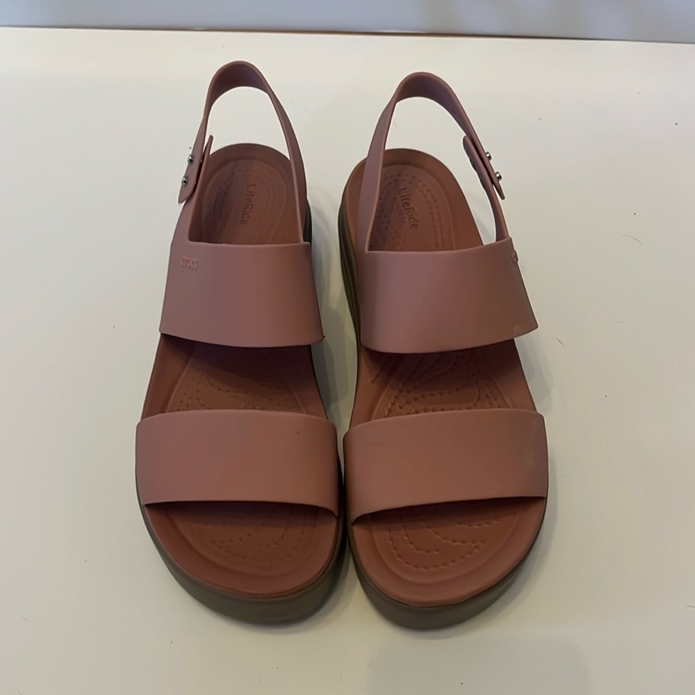 Crocs Brooklyn Low Wedge Size 7 in Blossom